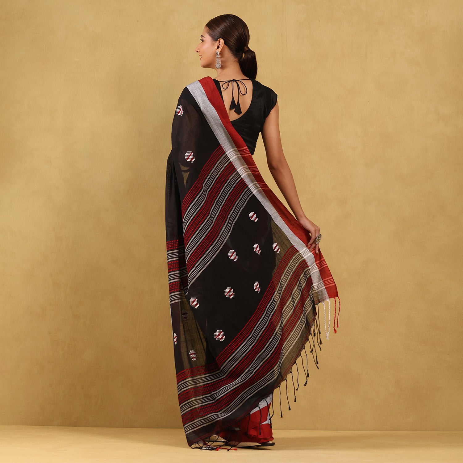 Fine Muslin Saree Dhankhali Design